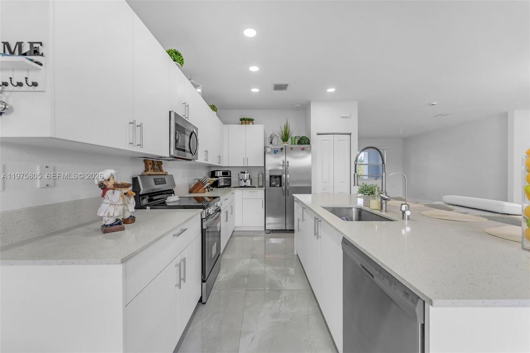 For Rent: $5,300 (4 beds, 3 baths, 2654 Square Feet)