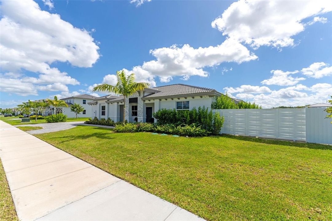 For Rent: $5,300 (4 beds, 3 baths, 2654 Square Feet)