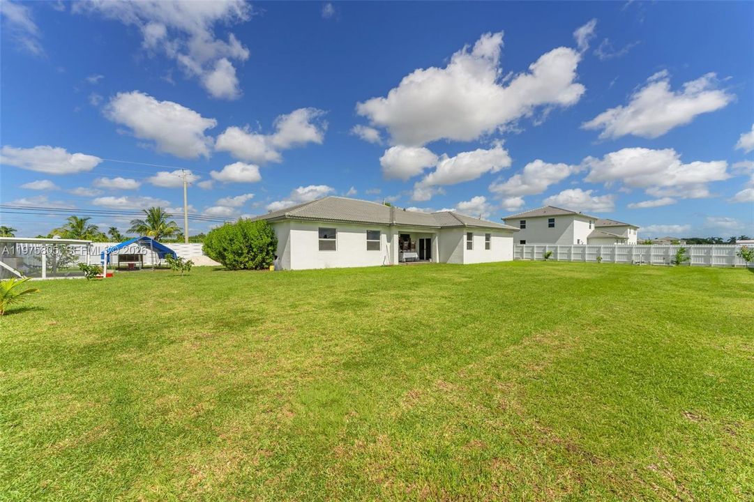 For Rent: $5,300 (4 beds, 3 baths, 2654 Square Feet)