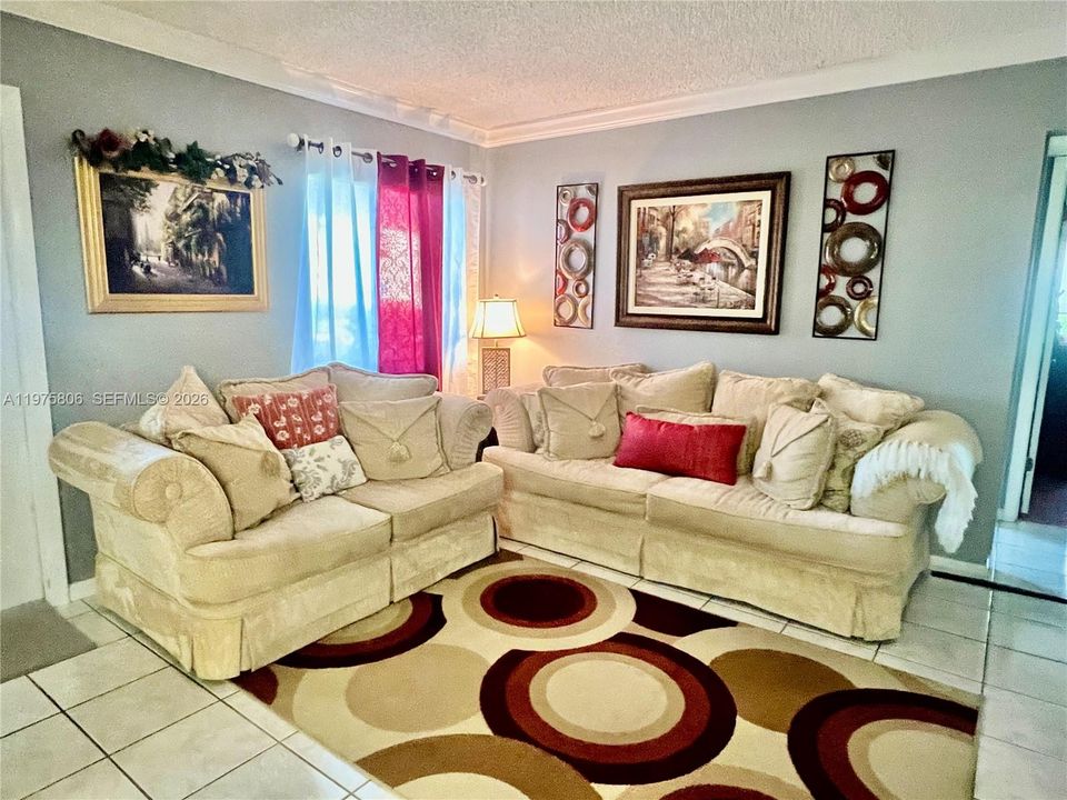 Activo con contrato: $114,900 (2 camas, 2 baños, 922 Pies cuadrados)