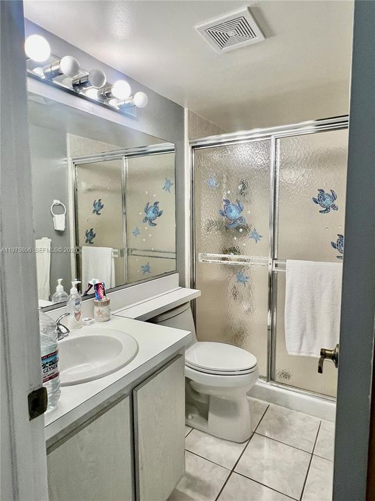 Activo con contrato: $114,900 (2 camas, 2 baños, 922 Pies cuadrados)