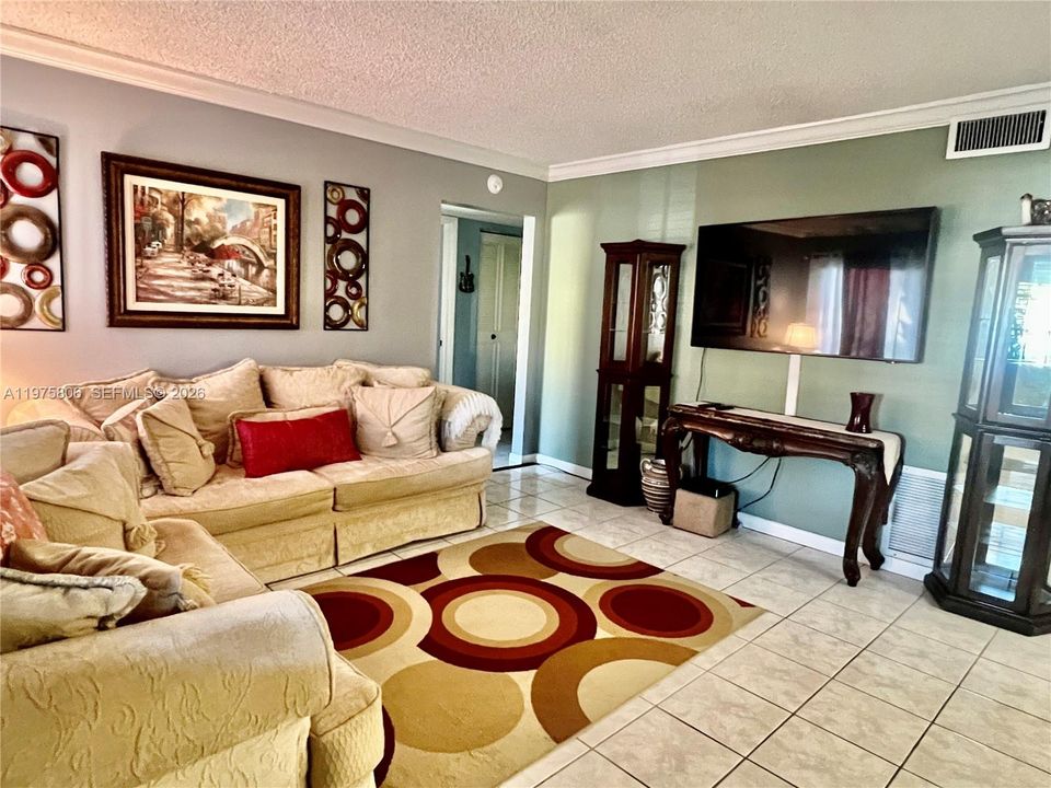 Activo con contrato: $114,900 (2 camas, 2 baños, 922 Pies cuadrados)
