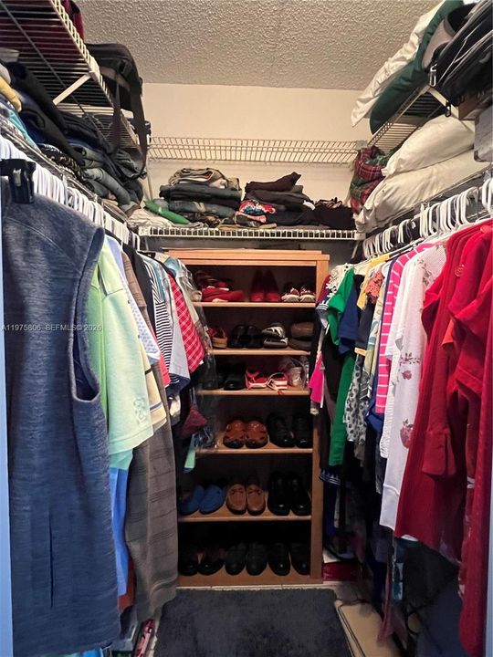 Activo con contrato: $114,900 (2 camas, 2 baños, 922 Pies cuadrados)