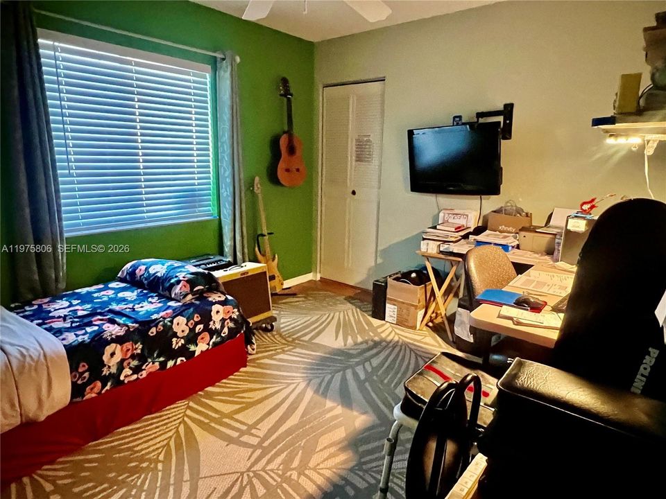 Activo con contrato: $114,900 (2 camas, 2 baños, 922 Pies cuadrados)