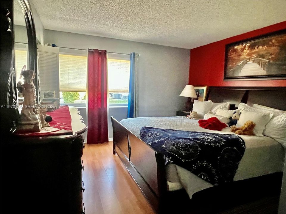 Activo con contrato: $114,900 (2 camas, 2 baños, 922 Pies cuadrados)