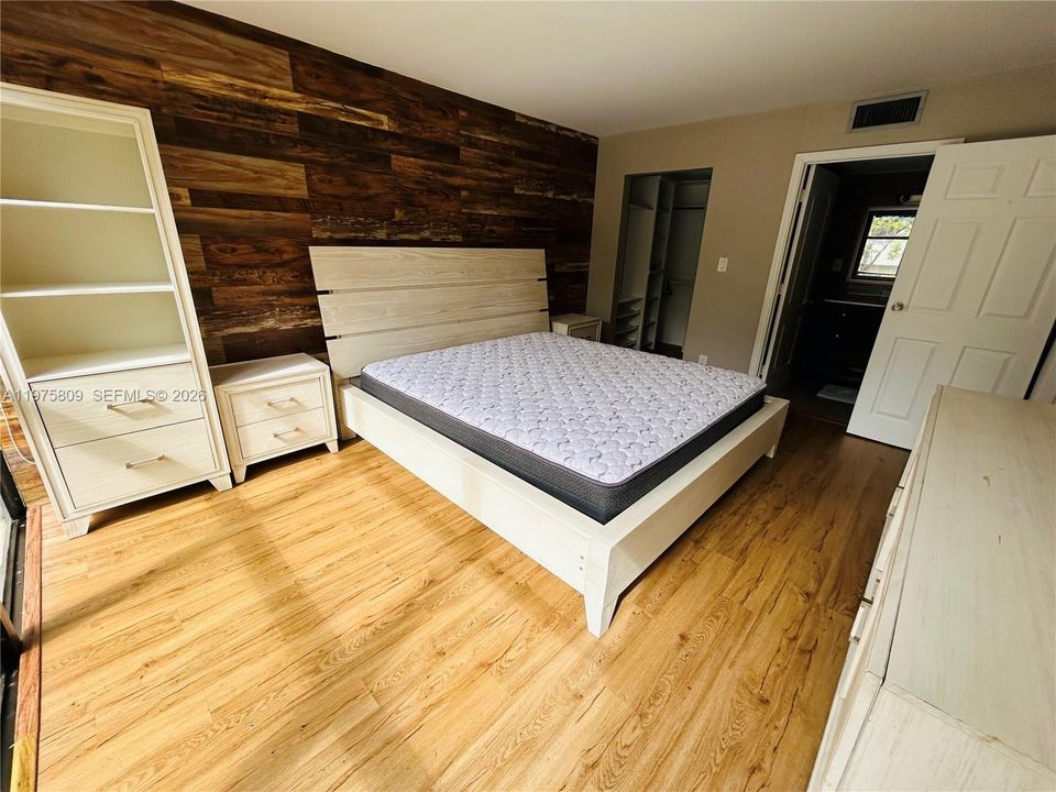 For Sale: $390,000 (2 beds, 2 baths, 988 Square Feet)