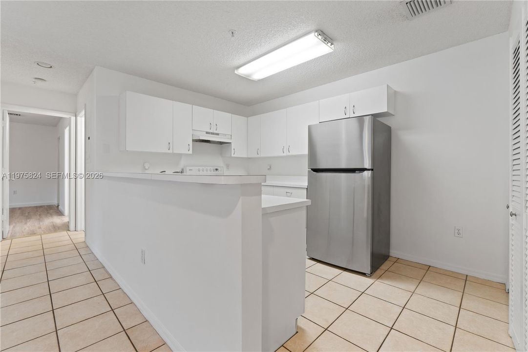 For Sale: $200,000 (2 beds, 2 baths, 1210 Square Feet)