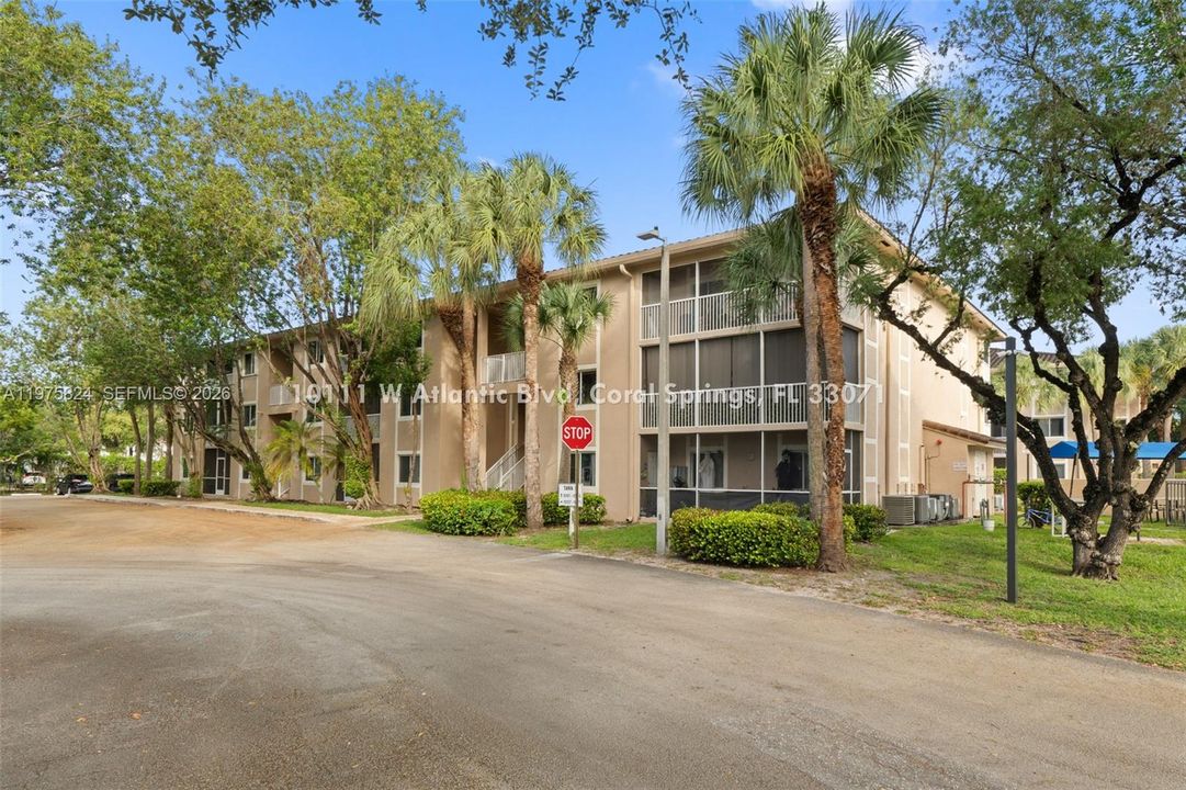For Sale: $200,000 (2 beds, 2 baths, 1210 Square Feet)