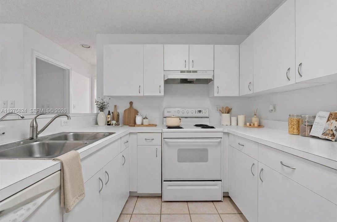 For Sale: $200,000 (2 beds, 2 baths, 1210 Square Feet)