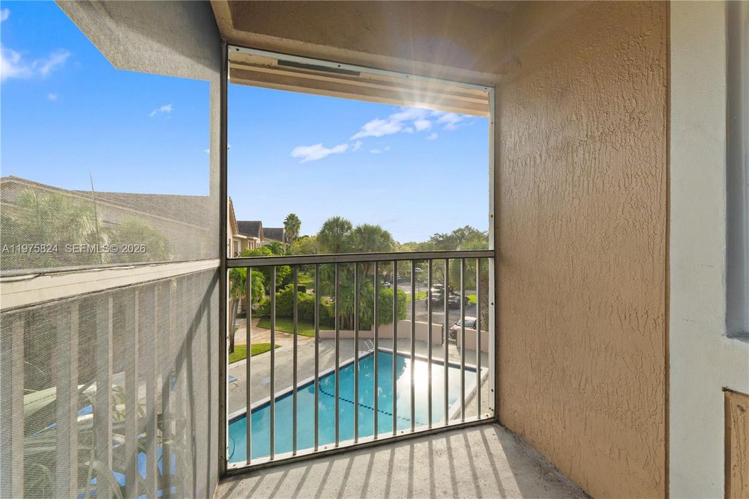 For Sale: $200,000 (2 beds, 2 baths, 1210 Square Feet)