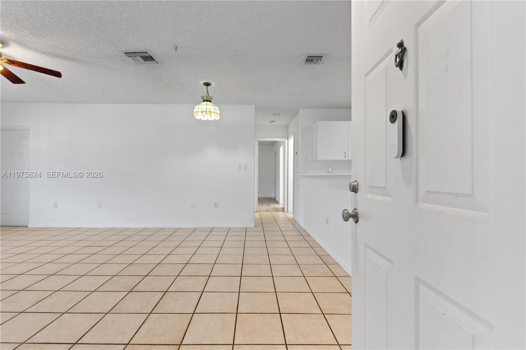 For Sale: $200,000 (2 beds, 2 baths, 1210 Square Feet)