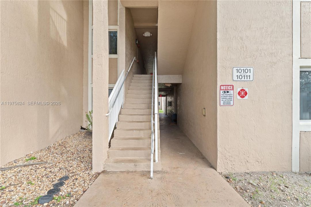 For Sale: $200,000 (2 beds, 2 baths, 1210 Square Feet)