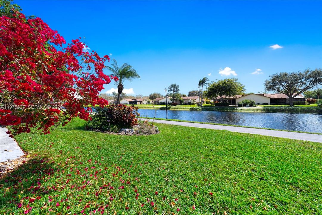 For Sale: $320,000 (2 beds, 2 baths, 1631 Square Feet)