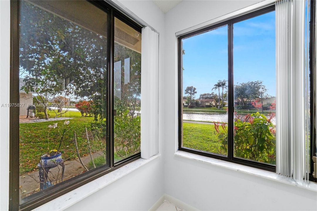 For Sale: $320,000 (2 beds, 2 baths, 1631 Square Feet)