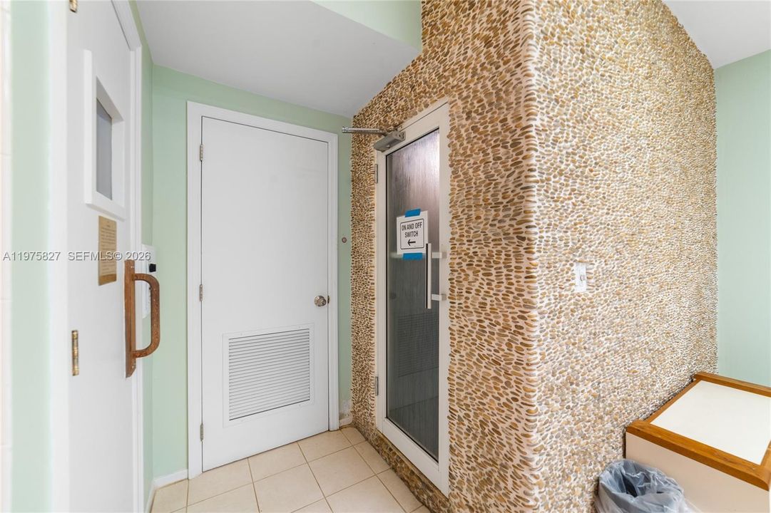 For Sale: $320,000 (2 beds, 2 baths, 1631 Square Feet)