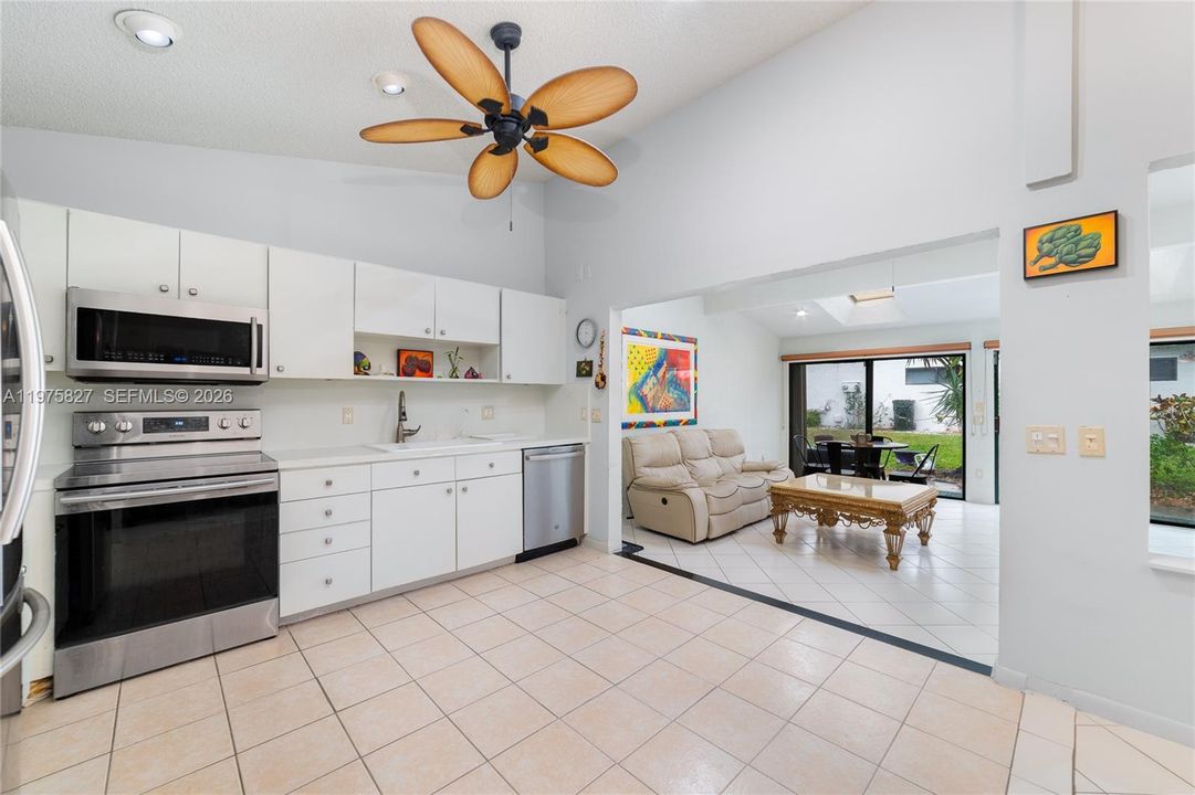 For Sale: $320,000 (2 beds, 2 baths, 1631 Square Feet)