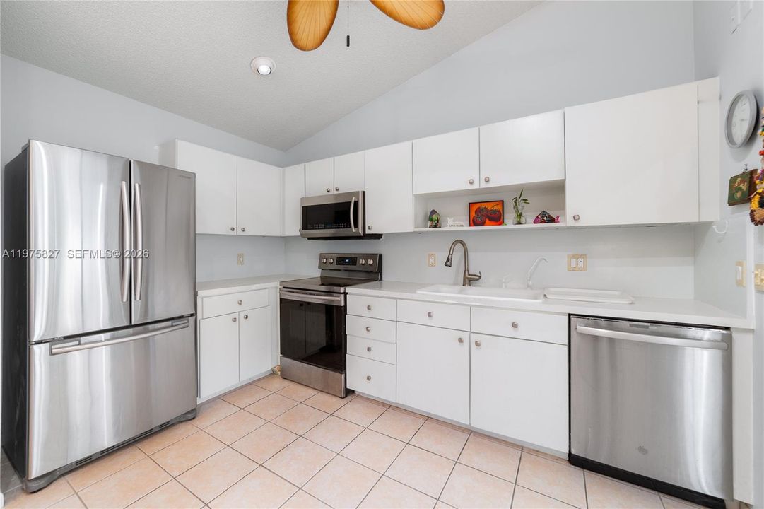 For Sale: $320,000 (2 beds, 2 baths, 1631 Square Feet)