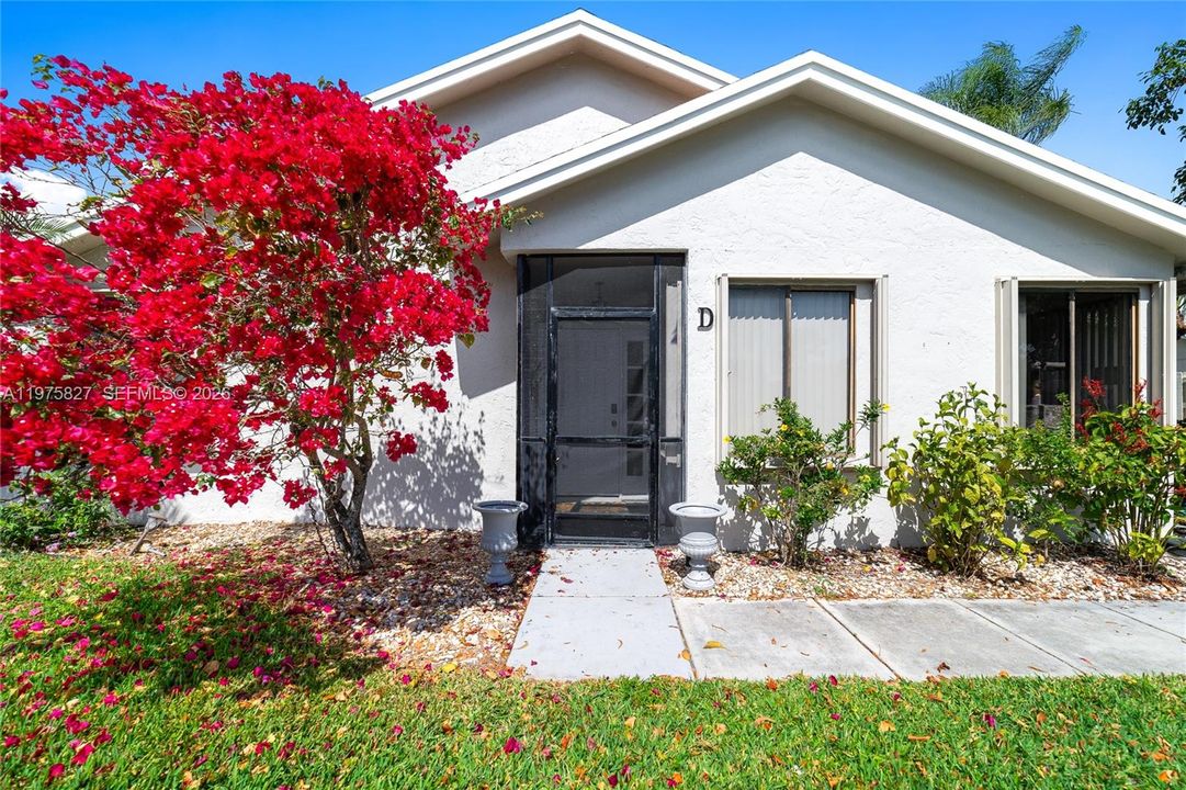 For Sale: $320,000 (2 beds, 2 baths, 1631 Square Feet)