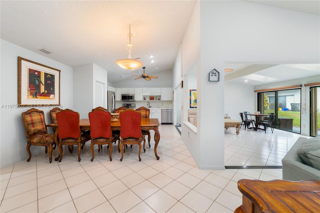 For Sale: $320,000 (2 beds, 2 baths, 1631 Square Feet)