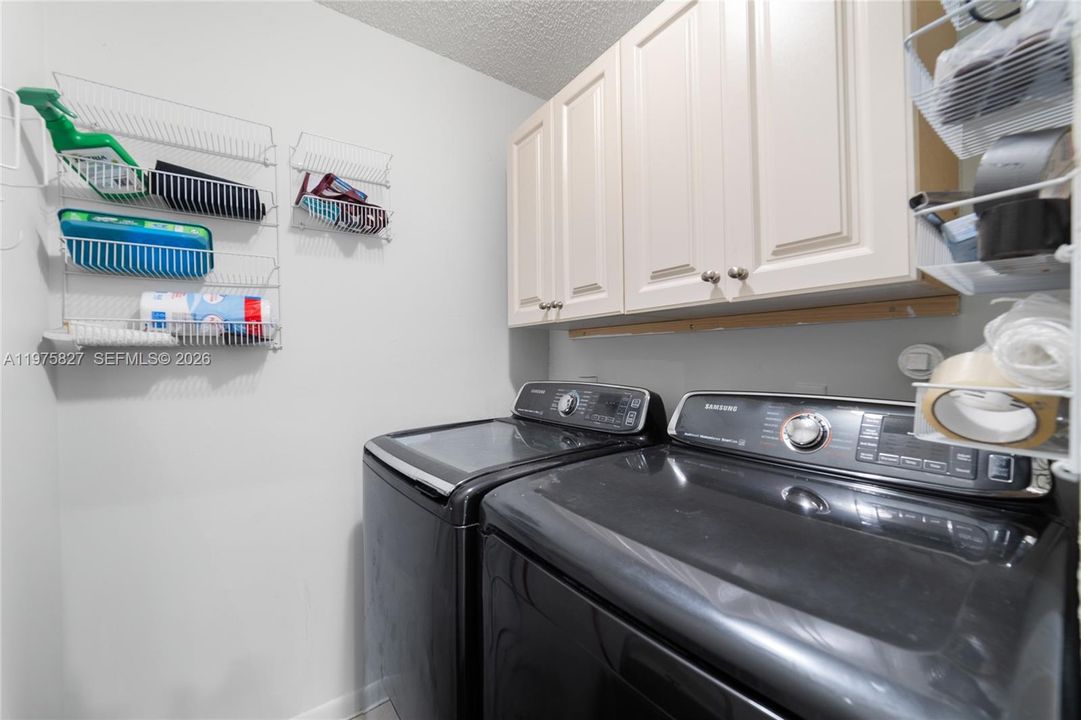 For Sale: $320,000 (2 beds, 2 baths, 1631 Square Feet)