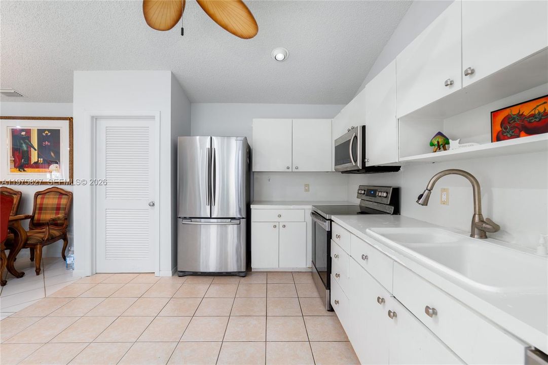 For Sale: $320,000 (2 beds, 2 baths, 1631 Square Feet)