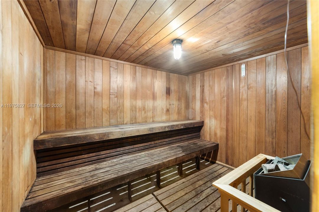 For Sale: $320,000 (2 beds, 2 baths, 1631 Square Feet)