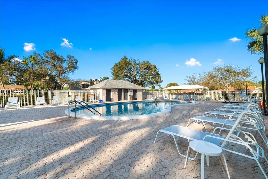 For Sale: $320,000 (2 beds, 2 baths, 1631 Square Feet)