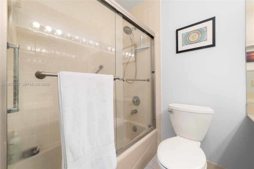 For Sale: $320,000 (2 beds, 2 baths, 1631 Square Feet)