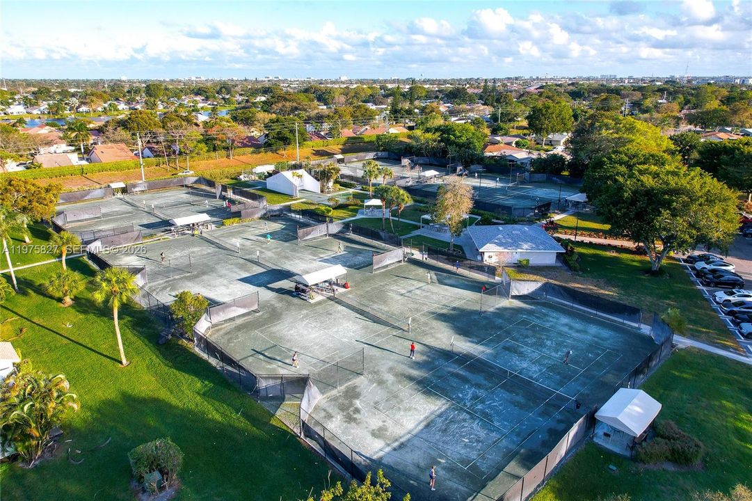 For Sale: $320,000 (2 beds, 2 baths, 1631 Square Feet)