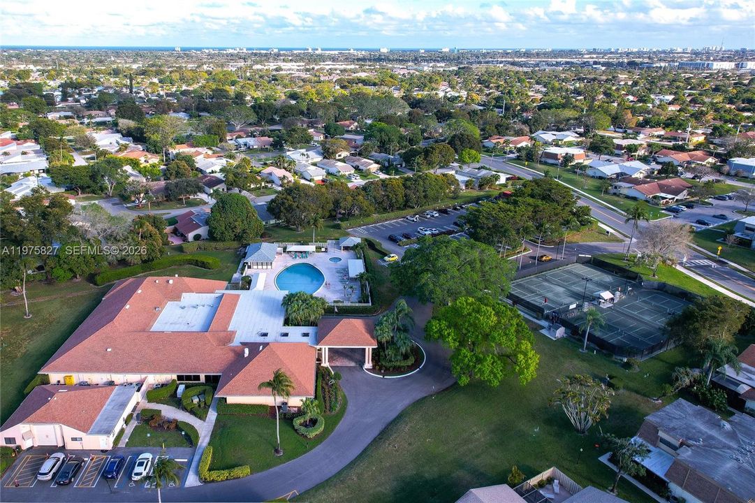 For Sale: $320,000 (2 beds, 2 baths, 1631 Square Feet)