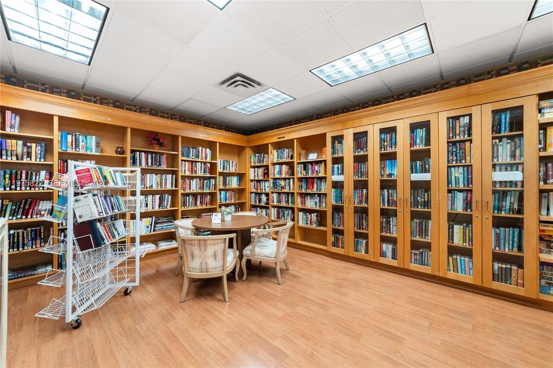 For Sale: $320,000 (2 beds, 2 baths, 1631 Square Feet)