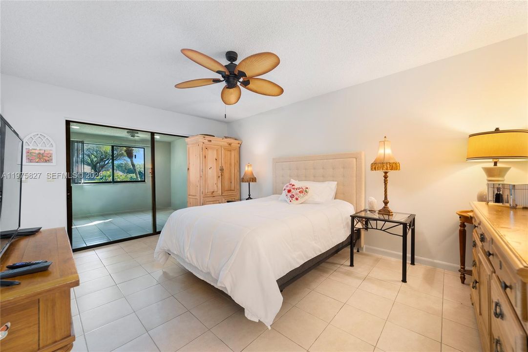 For Sale: $320,000 (2 beds, 2 baths, 1631 Square Feet)