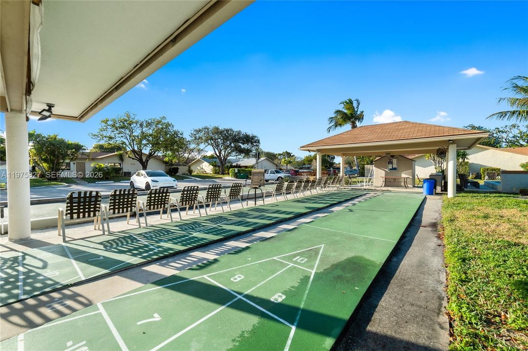 For Sale: $320,000 (2 beds, 2 baths, 1631 Square Feet)