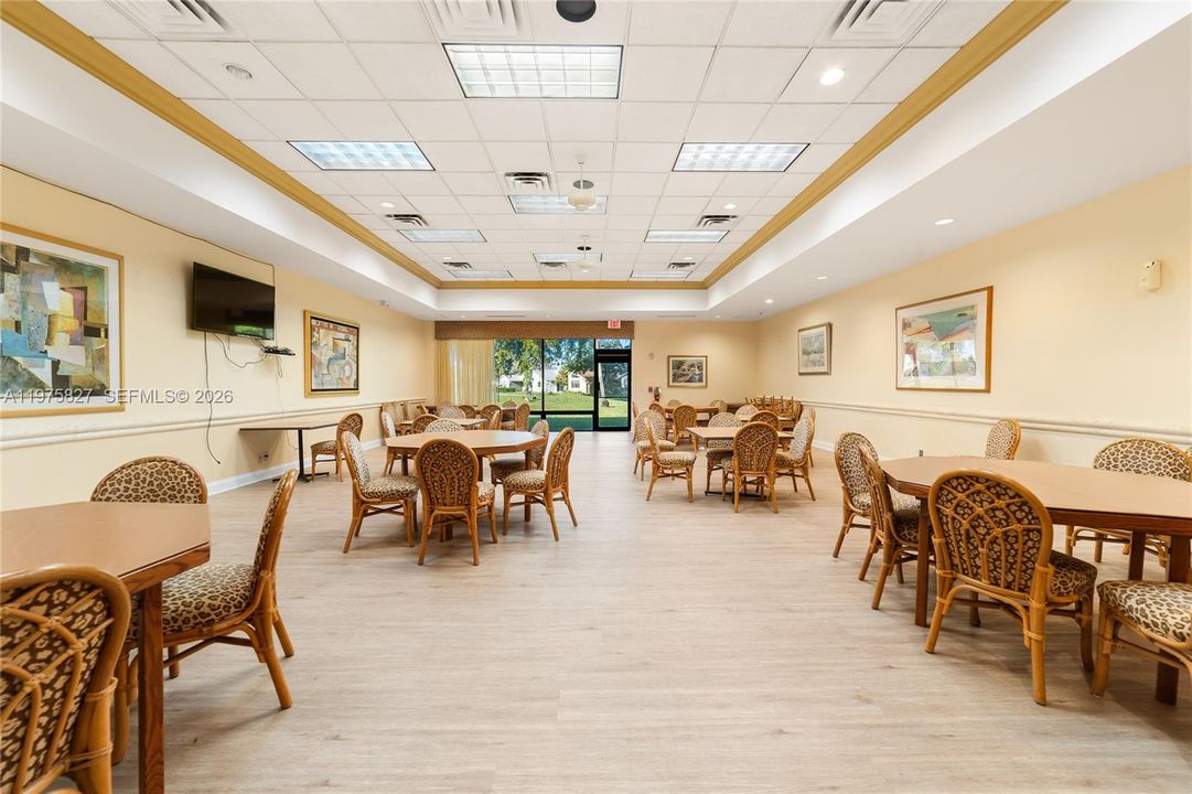 For Sale: $320,000 (2 beds, 2 baths, 1631 Square Feet)