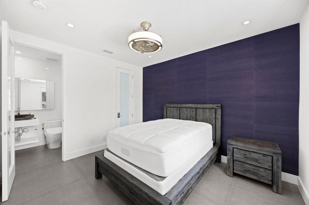 1st Floor Guest Bedroom