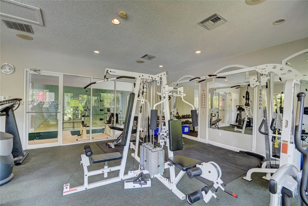Active With Contract: $2,100 (2 beds, 2 baths, 991 Square Feet)