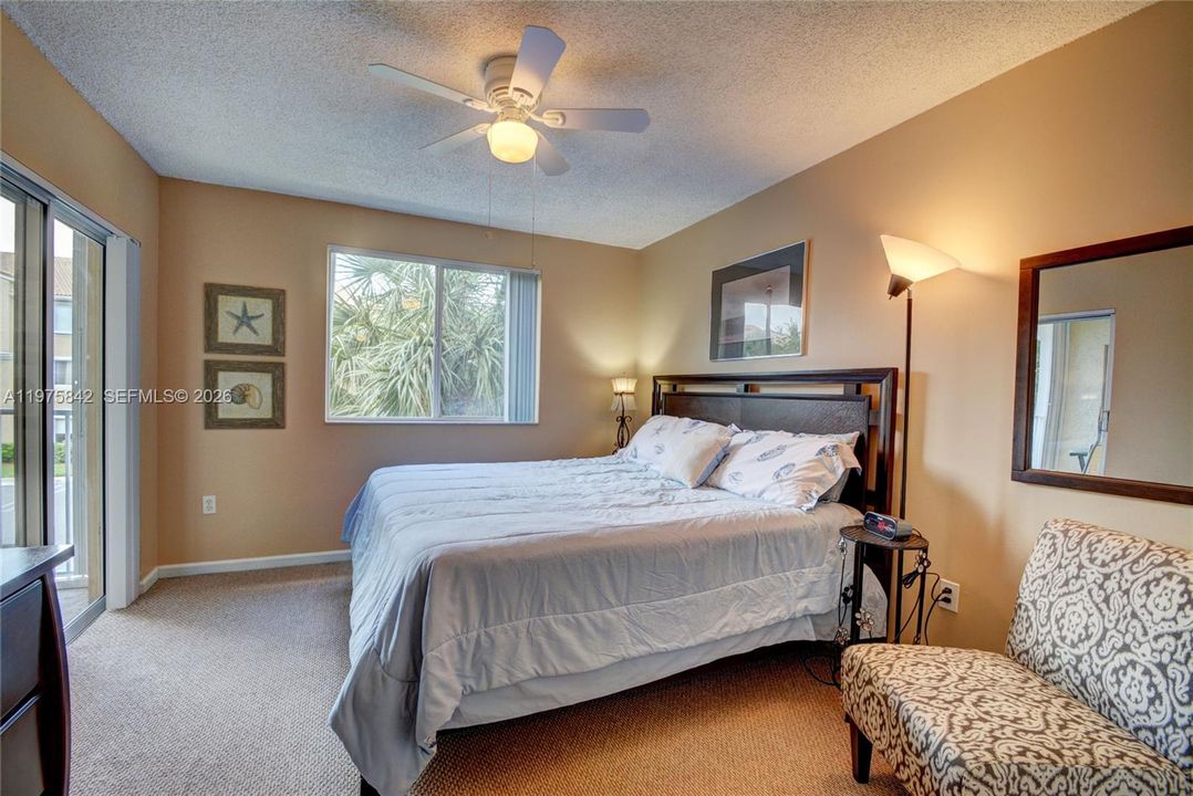 Active With Contract: $2,100 (2 beds, 2 baths, 991 Square Feet)