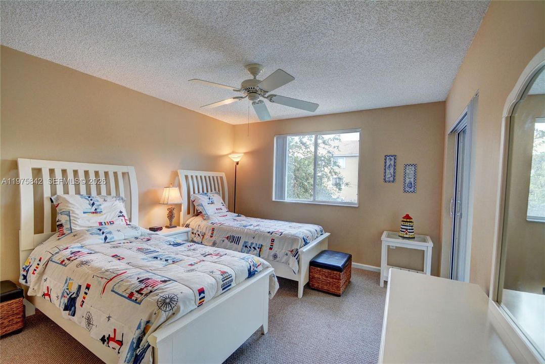 Active With Contract: $2,100 (2 beds, 2 baths, 991 Square Feet)