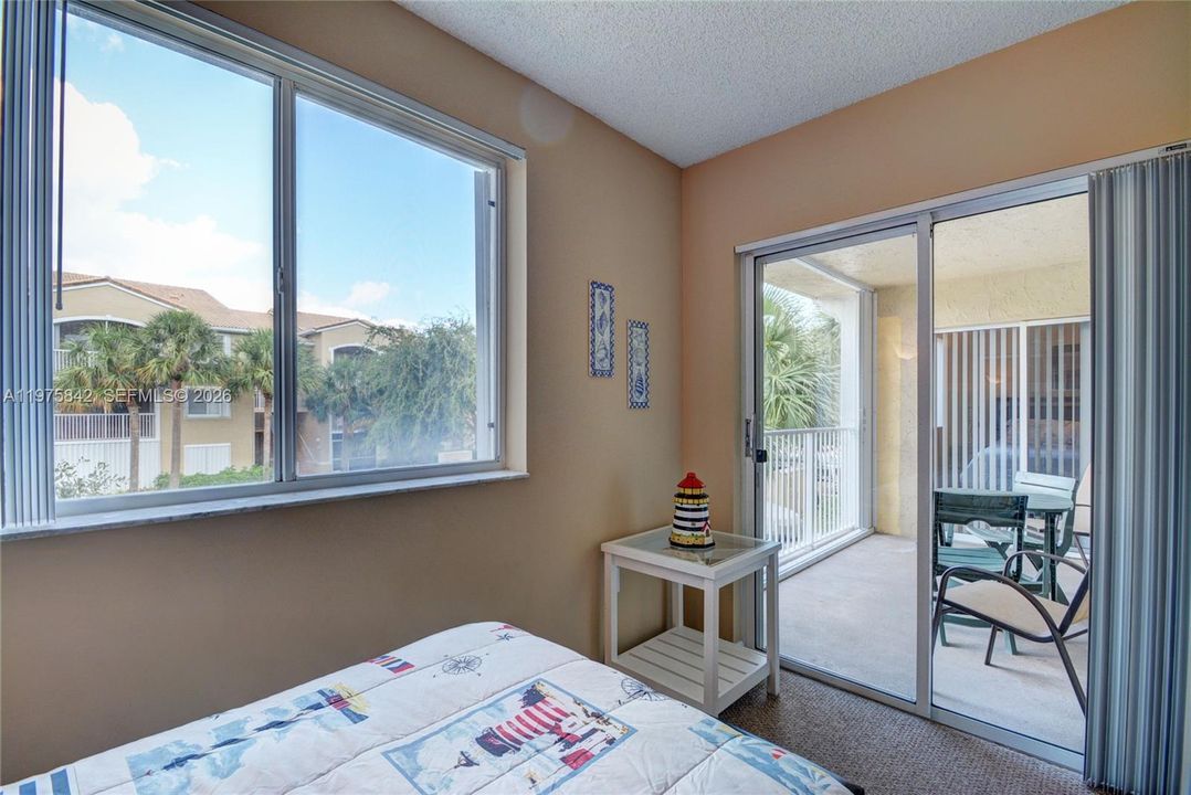 Active With Contract: $2,100 (2 beds, 2 baths, 991 Square Feet)