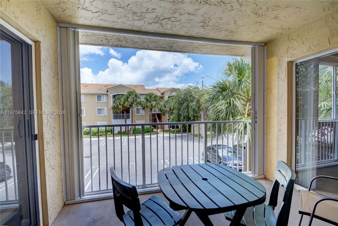 Active With Contract: $2,100 (2 beds, 2 baths, 991 Square Feet)