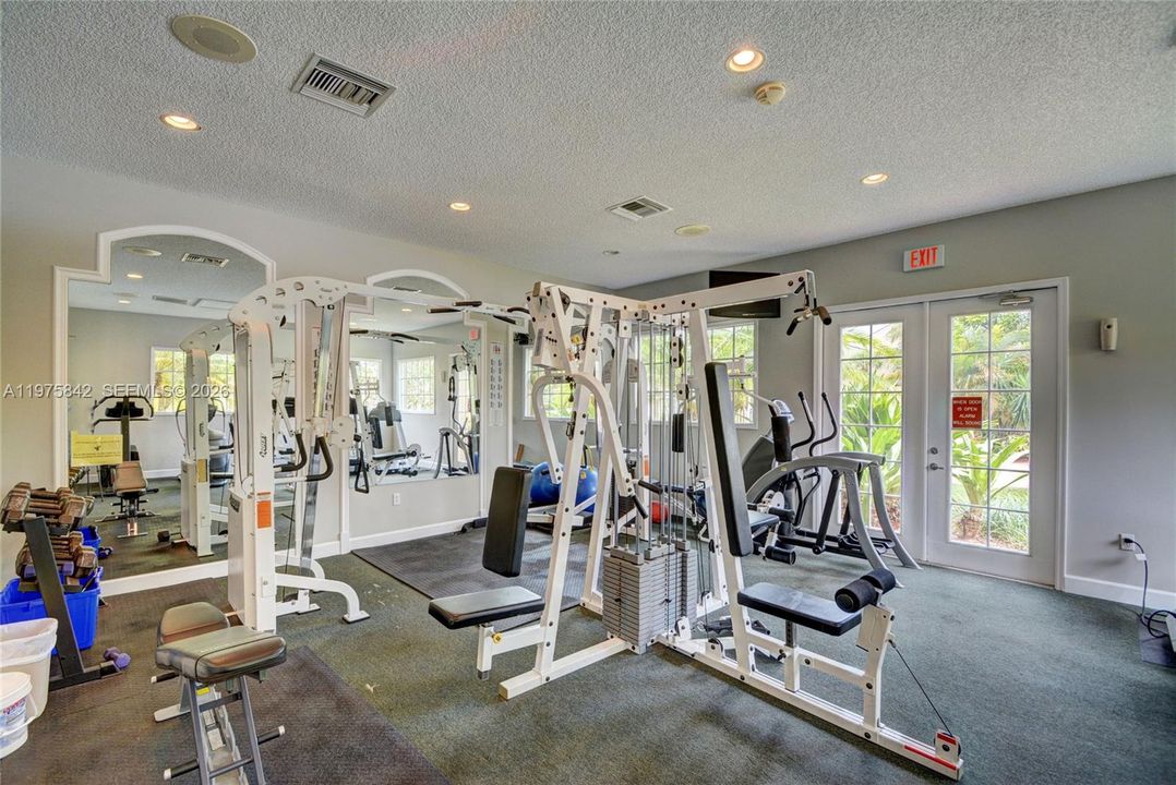Active With Contract: $2,100 (2 beds, 2 baths, 991 Square Feet)