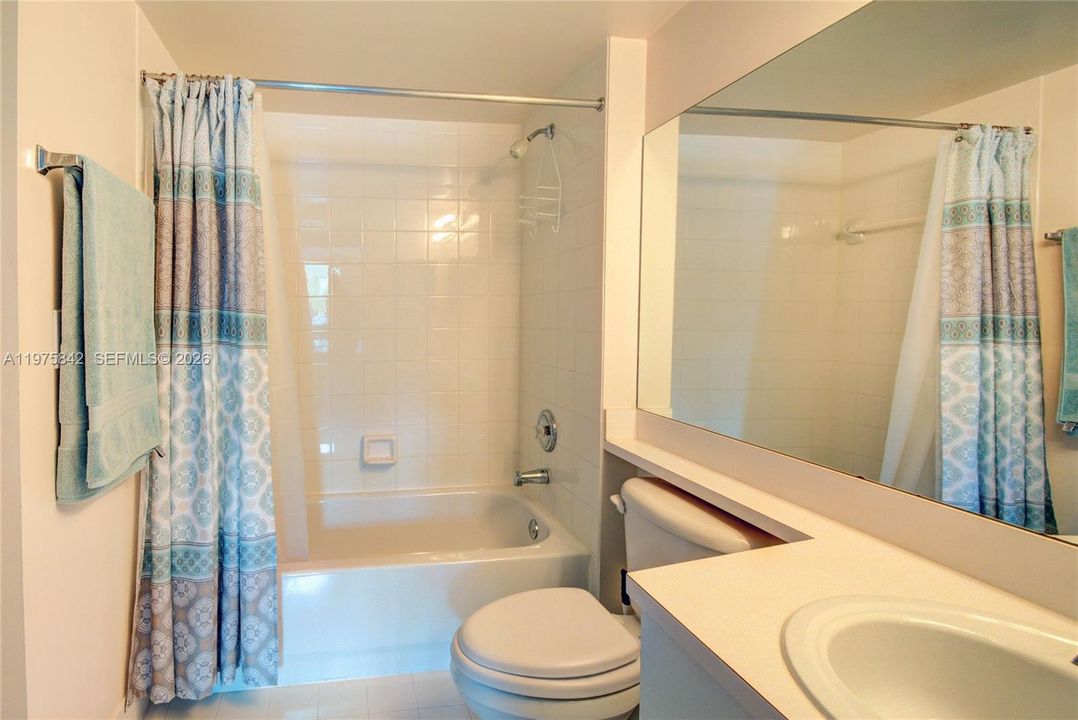 Active With Contract: $2,100 (2 beds, 2 baths, 991 Square Feet)