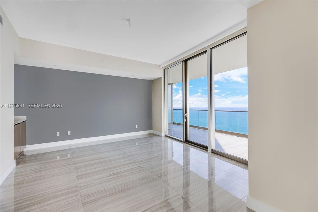 Active With Contract: $18,000 (2 beds, 2 baths, 1721 Square Feet)