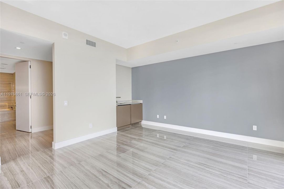Active With Contract: $18,000 (2 beds, 2 baths, 1721 Square Feet)