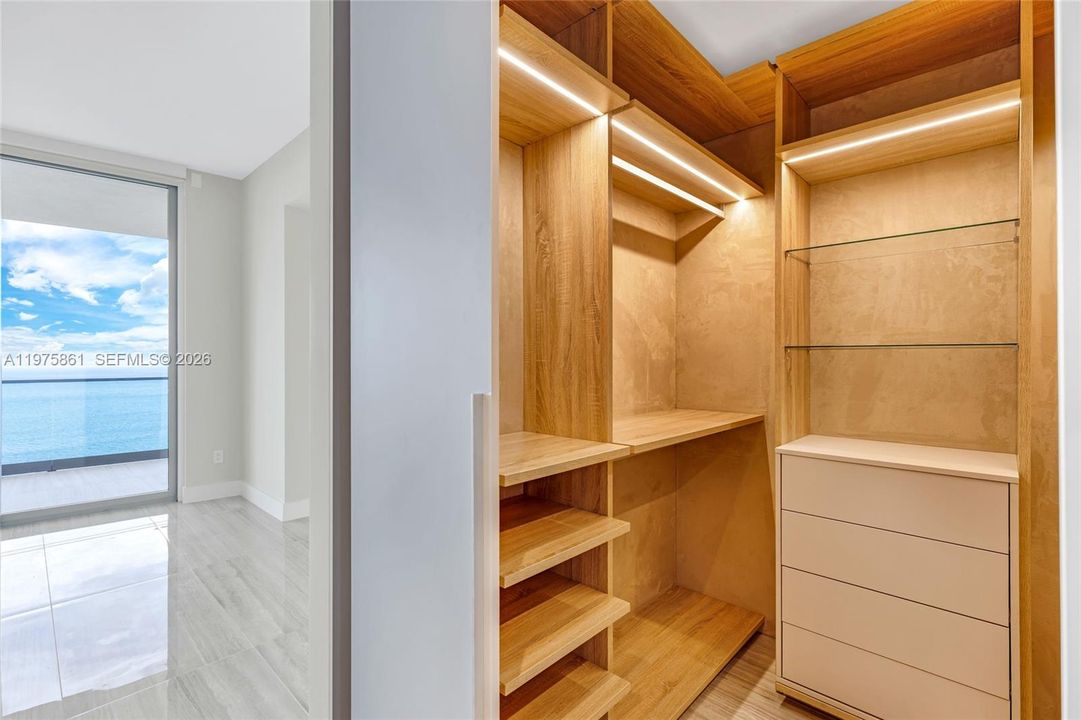 Active With Contract: $18,000 (2 beds, 2 baths, 1721 Square Feet)