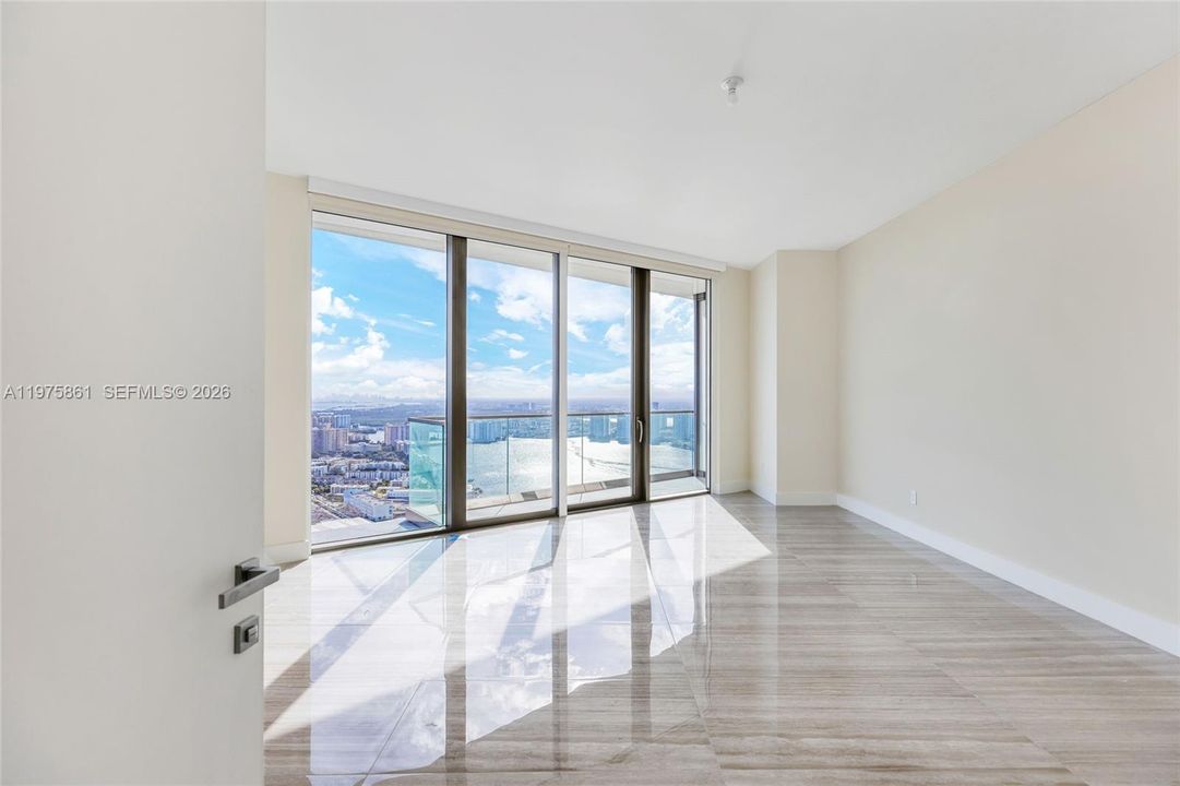 Active With Contract: $18,000 (2 beds, 2 baths, 1721 Square Feet)