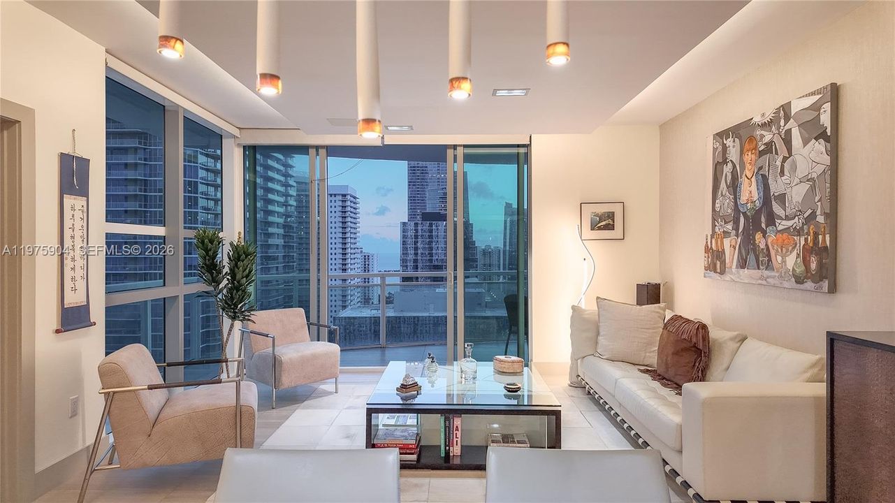 Active With Contract: $900,000 (2 beds, 2 baths, 1289 Square Feet)