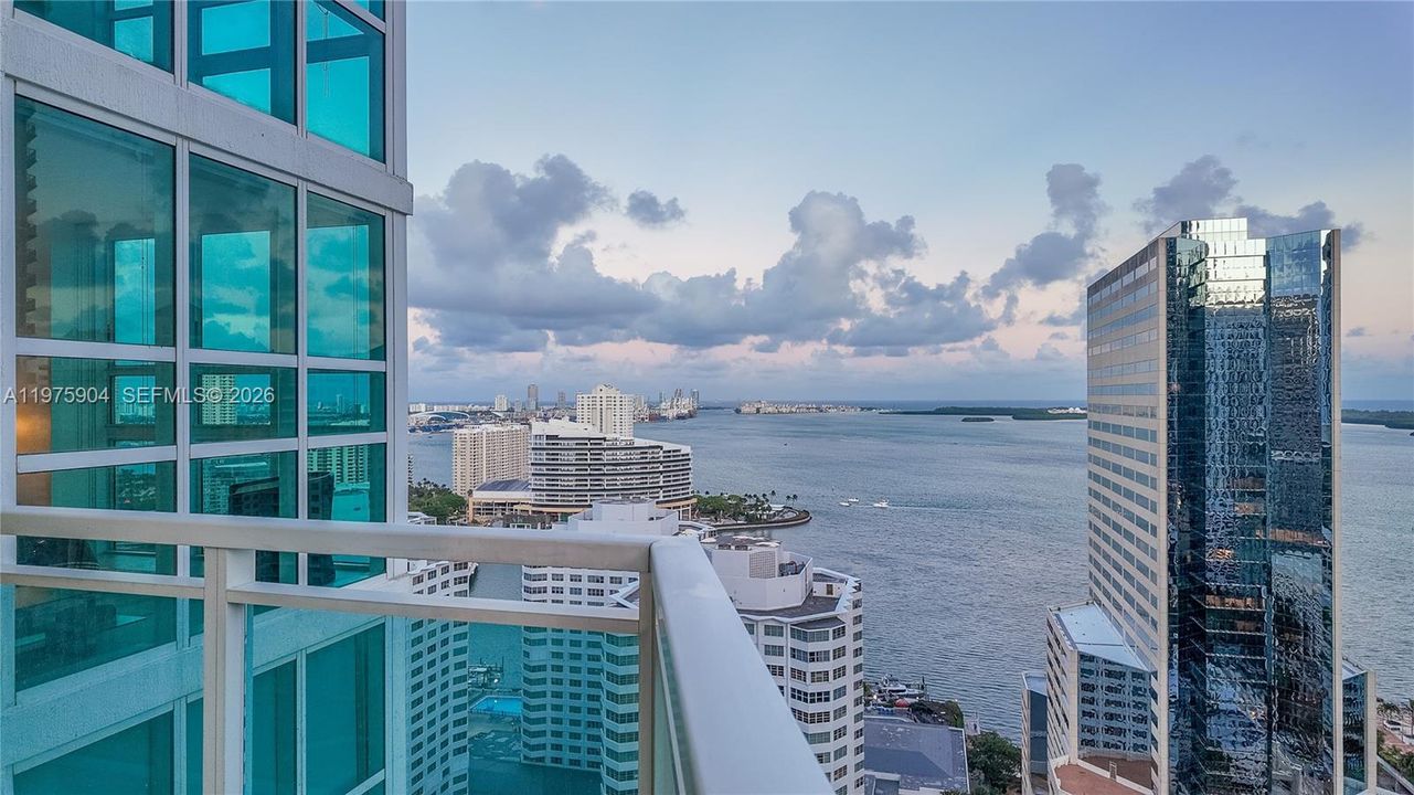 Active With Contract: $900,000 (2 beds, 2 baths, 1289 Square Feet)