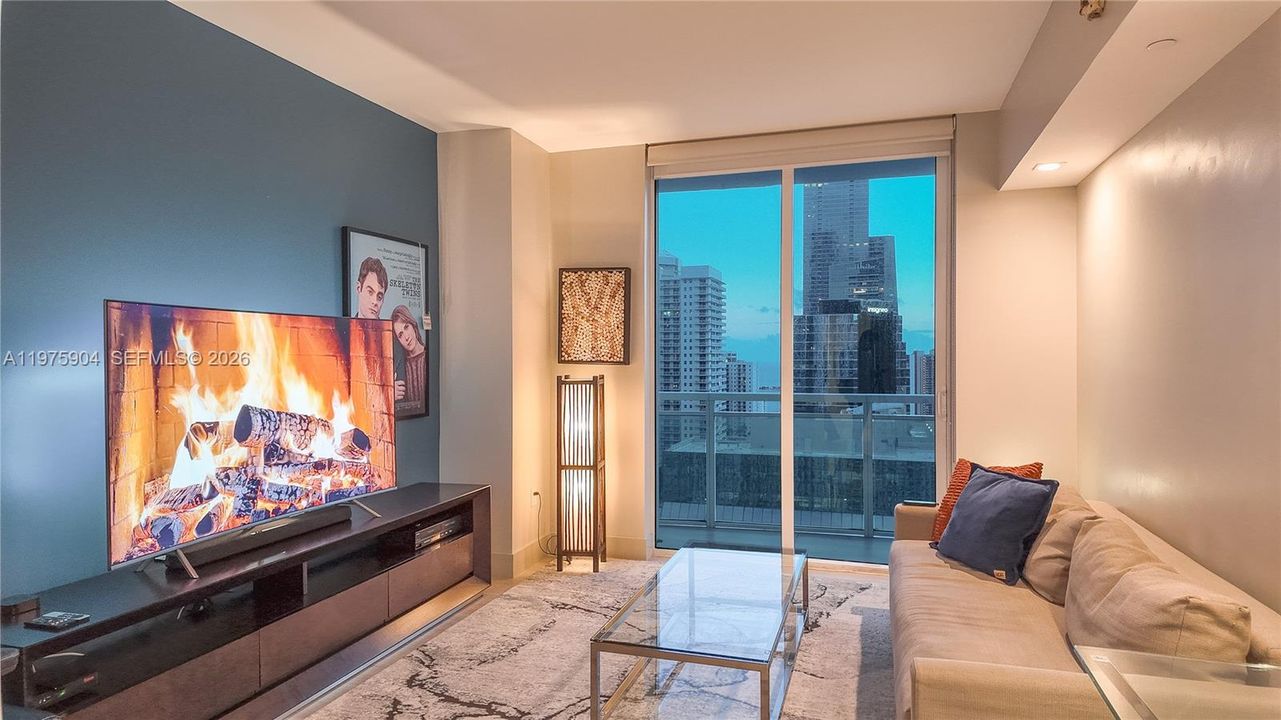 Active With Contract: $900,000 (2 beds, 2 baths, 1289 Square Feet)