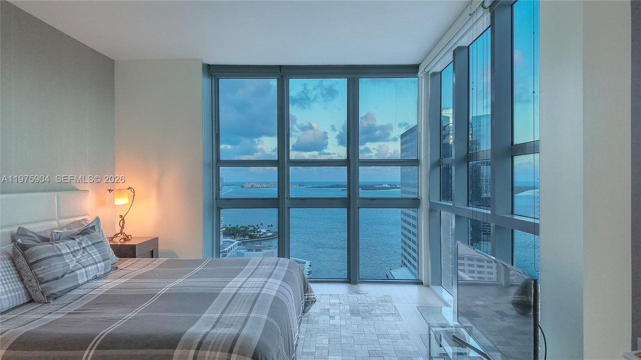 Active With Contract: $900,000 (2 beds, 2 baths, 1289 Square Feet)